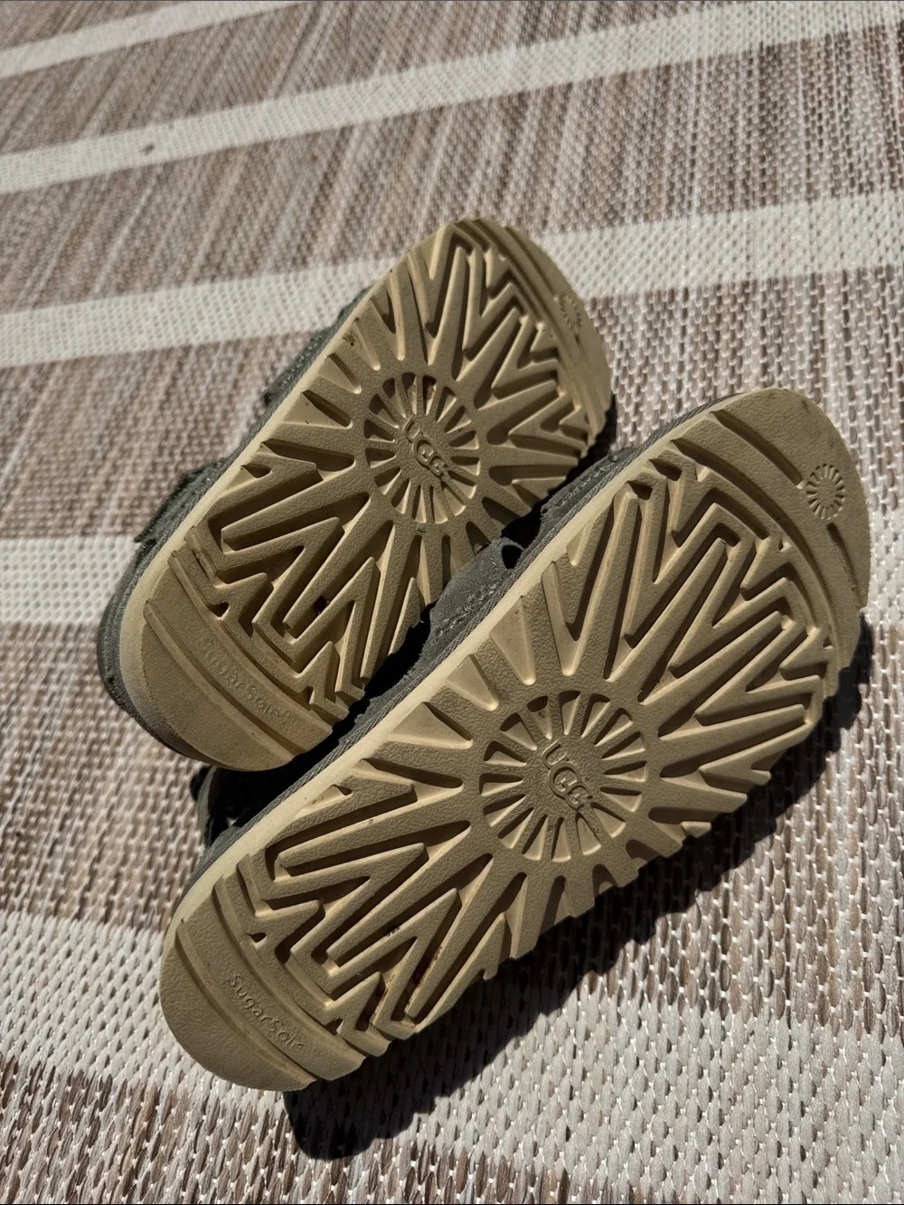 UGG Goldenstar Strap Sandal Moss Green Suede Finish size 6.5.